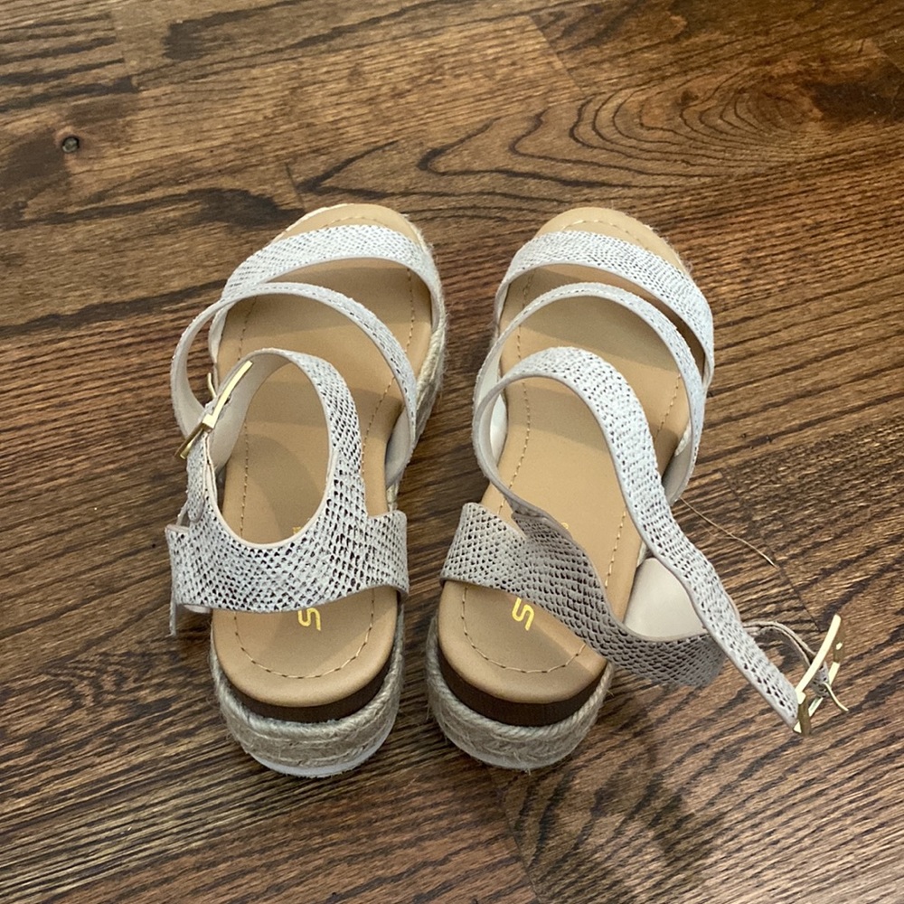 Platform Shoes - Picture 2 of 5